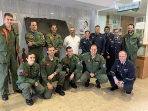 Visita de los pilotos de la Base Aérea de Badajoz al HMI 4